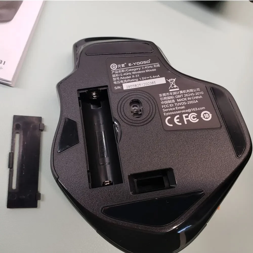 E-YOOSO X-31 Ergonomic Large Wireless Mouse – 4800 DPI, 6-Button Design (Black)